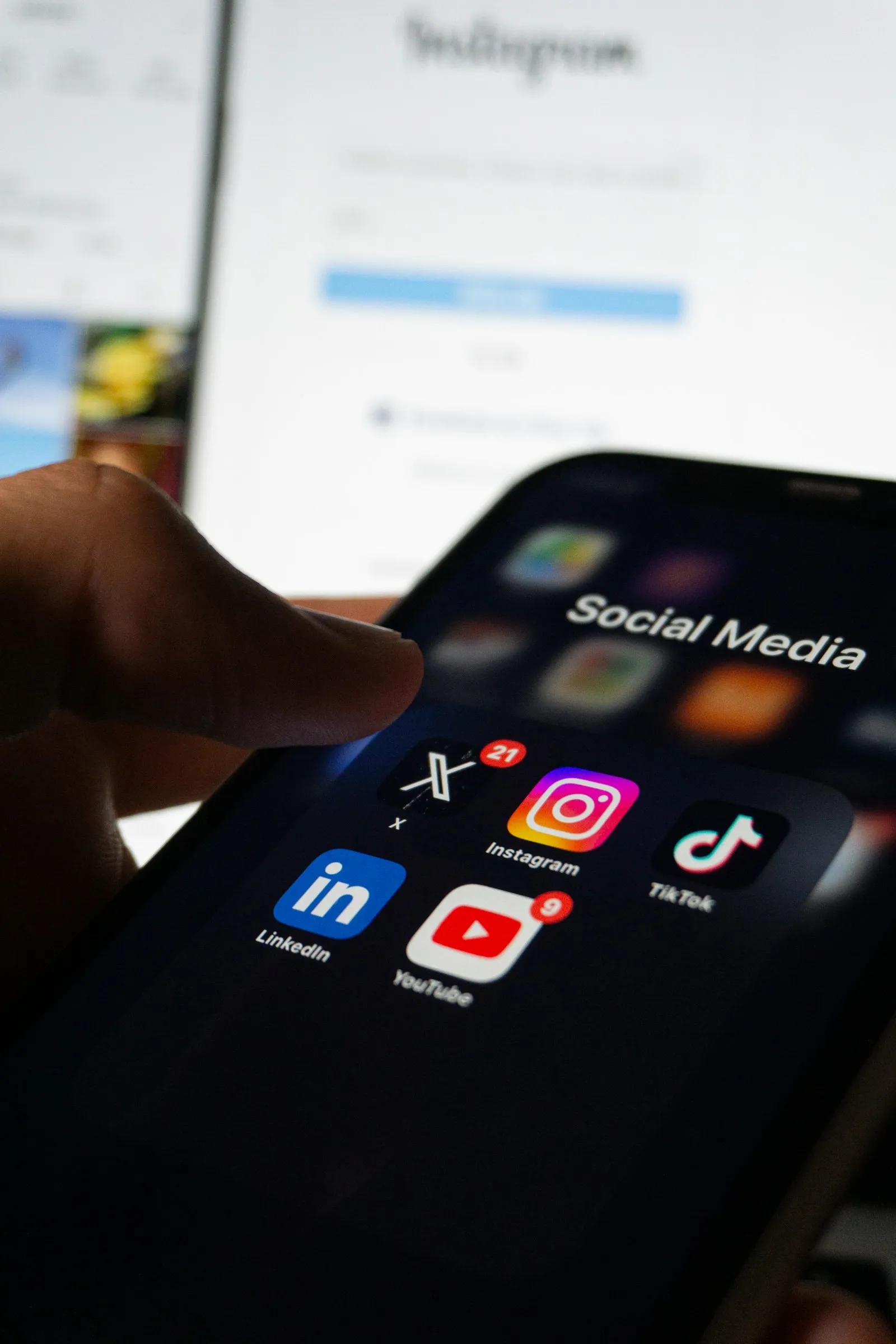 Quản lý fanpage và mạng xã hội trên điện thoại