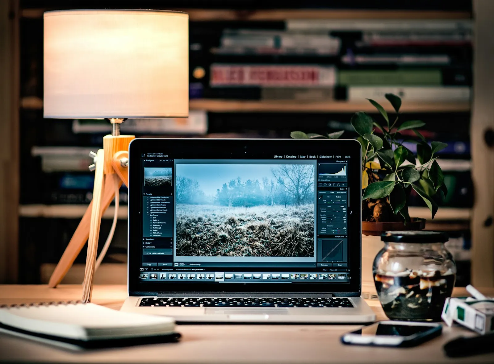 Khách quốc tế dùng website đa ngôn ngữ khi đi du lịch