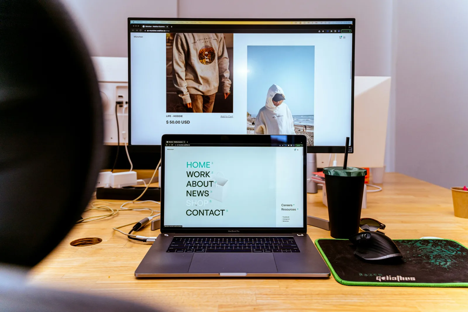 Thiết kế website Hội An hiển thị trên màn hình máy tính