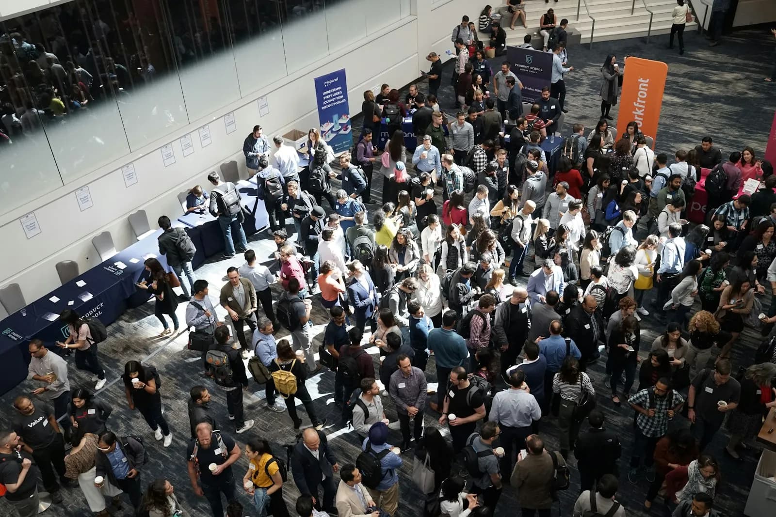 Quét mã QR tại booth activation sự kiện